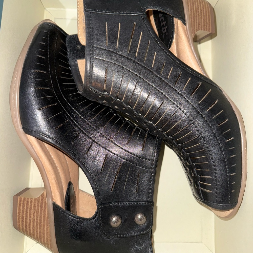 Earth Stylish Black Women's Heeled Shoes